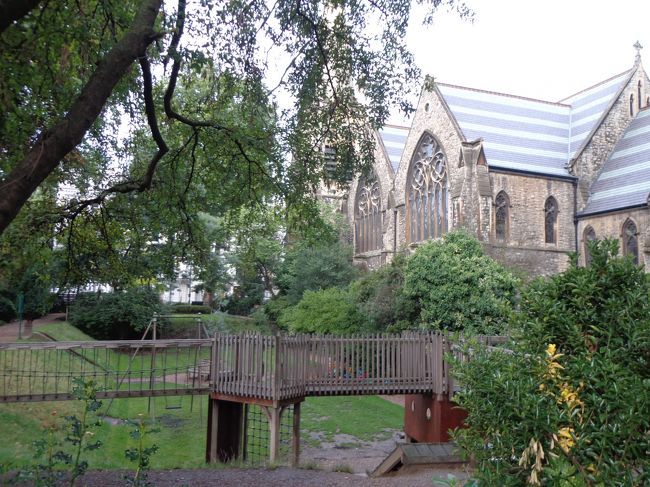 教会の敷地内に子供用のプレイランドがあるの。