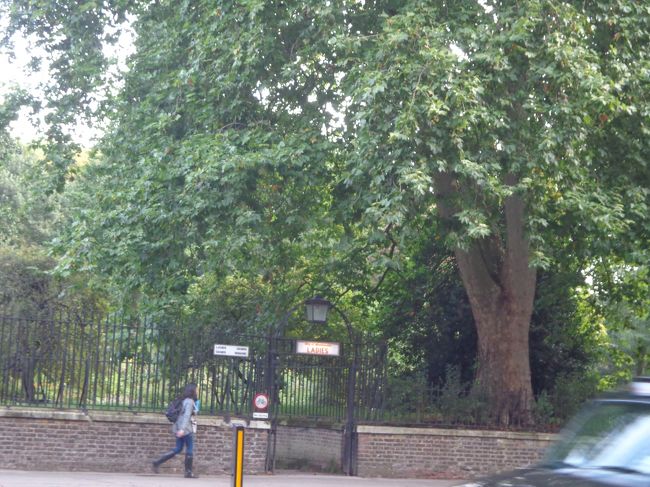 ケンジントンガーデンズ入り口