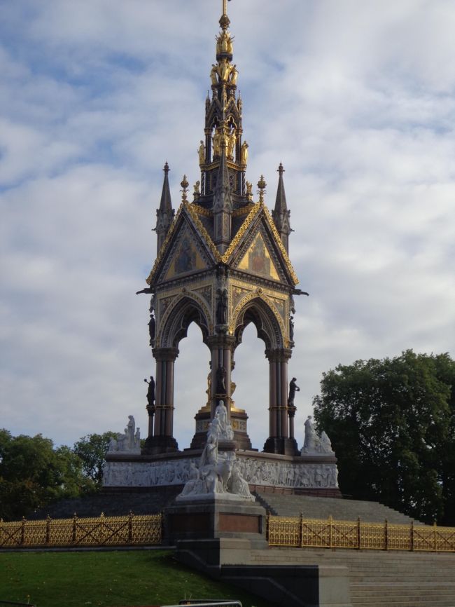 アルバート公記念碑。