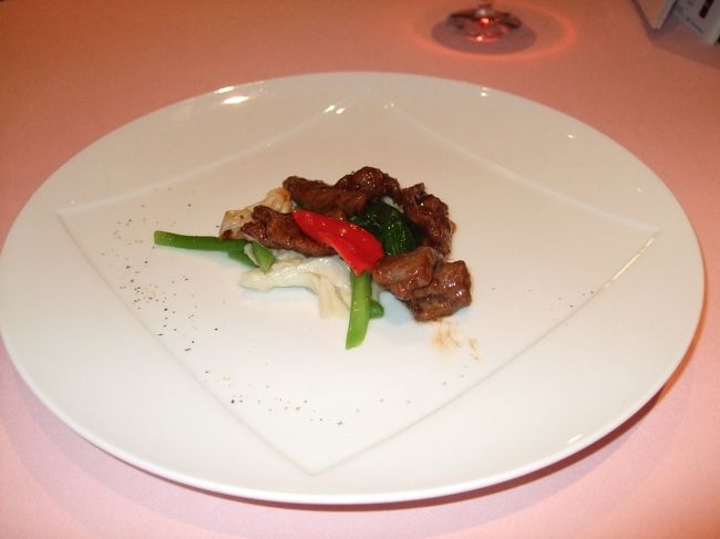 ツルムラサキと和牛スライスの黒胡椒炒め。