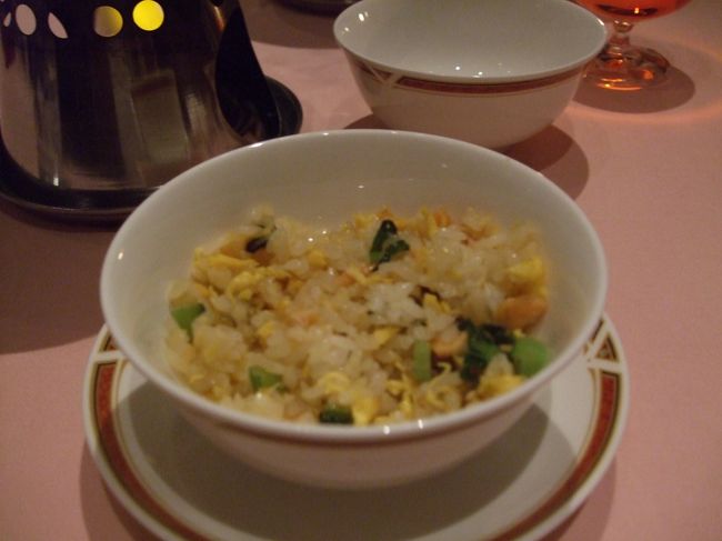 ご飯物もう一品は、鳴沢菜と甘塩鮭のチャーハン。