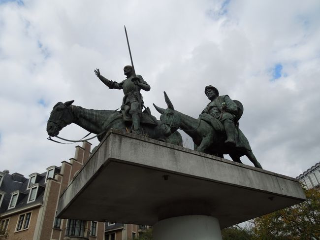 何故、こんな場所にあるのだろうか？<br />スペインで見たものとちょっと似ているような気はします。<br />が、落書き的なことをされていて、ちょっと残念。