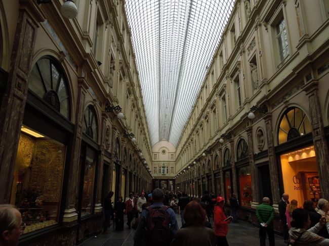 ギャルリーサンチュベールへ。<br />お洒落な通りです。<br />