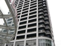 少々遡りますが、ずっと下書き状態のままだった旅行記をアップしました。

2012年11月23日（金）
三連休に関西に遊びに行きました。

この日の宿泊先は【ホテルトラスティ大阪阿倍野】。
急に思い立った旅で、前日にホテルを探したら大阪・京都のビジネスホテルはどこもかしこも満員。空いていたのは１泊数万円もする高級ホテルばかり。大阪旅行でこんなことは初めてです。一日中ネットを検索したり、電話で問い合わせたりして、キャンセルが出たのか夕方にやっと23日と24日に宿泊するホテル２軒の予約がとれました（連泊は空いてませんでした）。
後から知ったところによると、丁度2012年11月25日が大阪マラソンだったそうです。