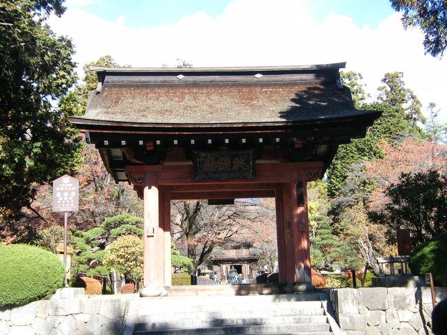 四脚門（重要文化財）。