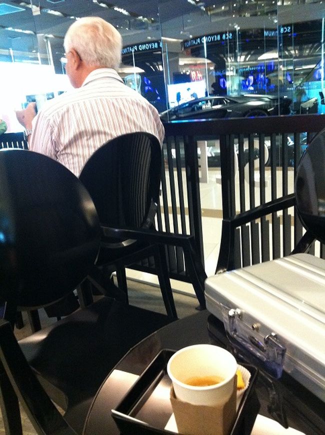 サイヤムパラゴンのランボルギーニ前のラウンジがお気に入り。<br />ブラックコーヒーが美味しいよ。<br />