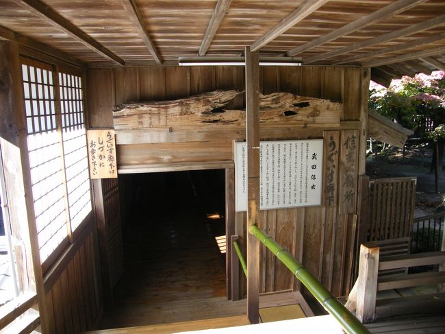 上の写真の廊下から入る、うぐいす廊下入口。