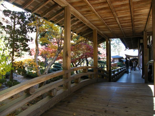 日本庭園の廊下。