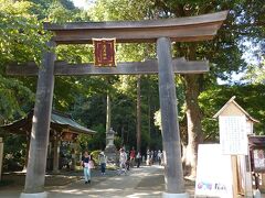 高麗神社

珍しい木製の鳥居です。