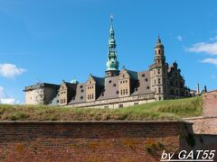 ヘルシンオアの駅から徒歩１５分
シェイクスピアのハムレットで有名なクロンボーに到着。
補修工事実施中で外観はガックシの状態でした。
コペンハーゲン・カードは使えないと思っていましたが利用可でした（ラッキー！）