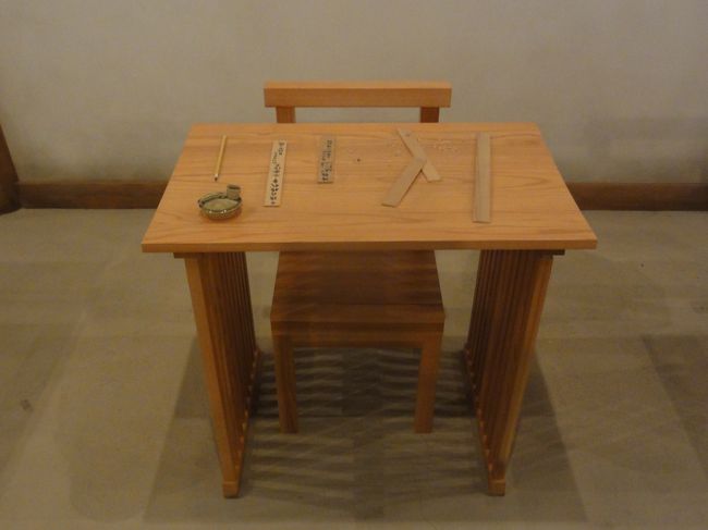 当時の　「役人」　の机だそうです。<br /><br /><br />