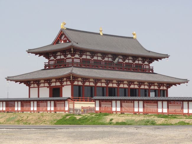 「平城宮跡」　で　「メイン」　の建物です。<br /><br /><br />この場所を　「第一次大極殿院」　呼んでいるそうです。