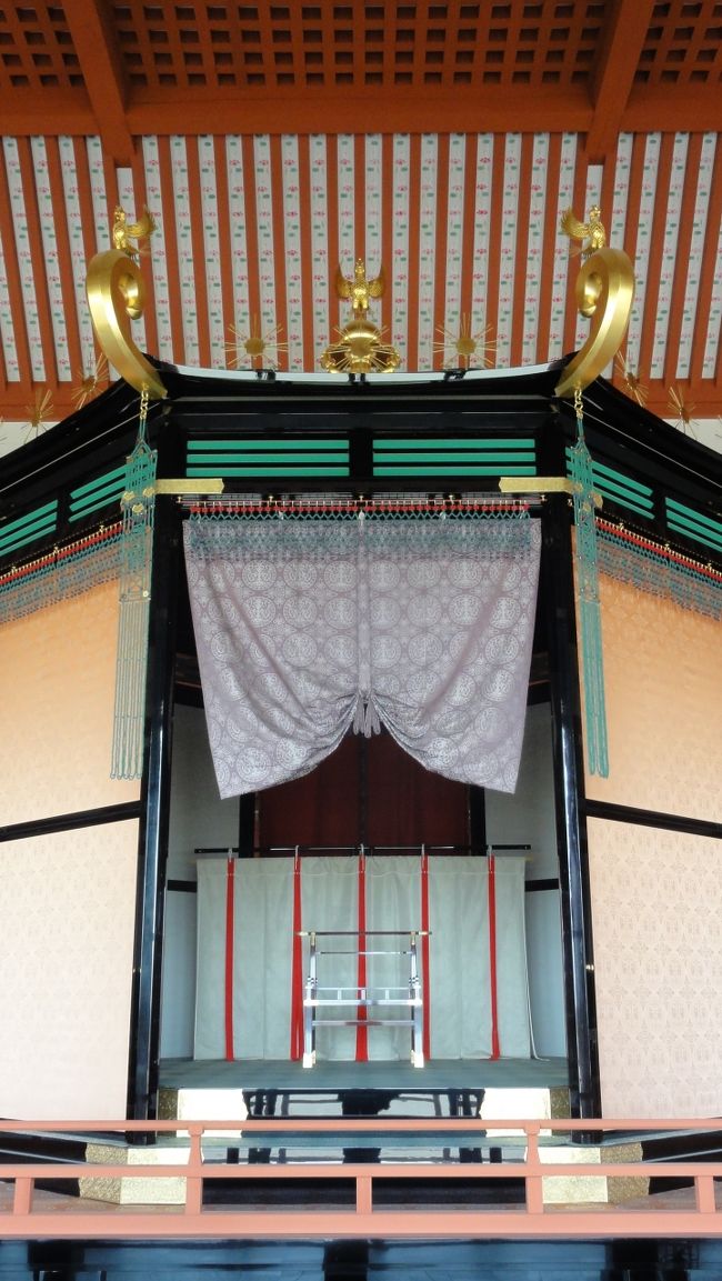 「大極殿」　は、「天皇の即位」　や　「元日朝賀」　などの　「国家儀式」、あるいは　「外国使節の歓迎の儀式」　がおこなわれた施設です（ＨＰ）。<br />