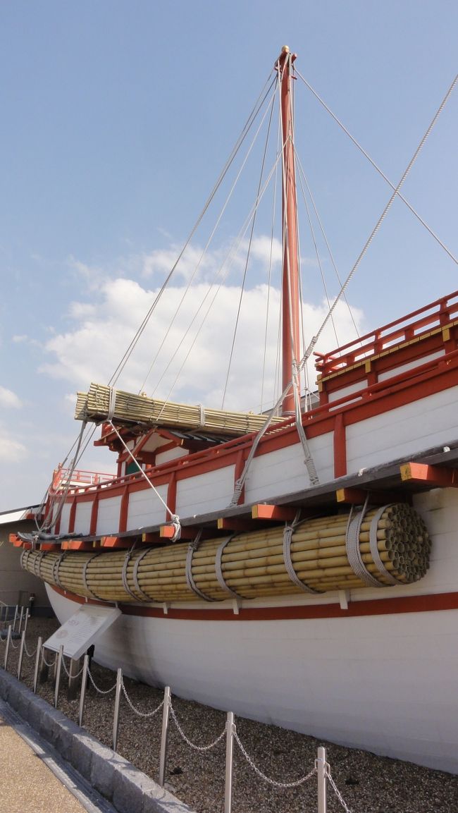 全長　　　「３０ｍ」、<br /><br /><br />全幅　　　「９.６ｍ」、<br /><br /><br />排水量　　「３００ｔ」、<br /><br /><br />積載荷重　「１５０ｔ」、<br /><br /><br />マストの高さ　「約１５ｍ」　です。