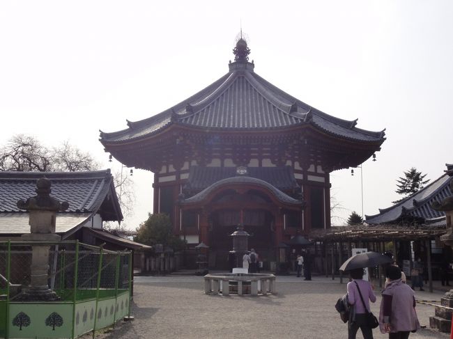 「南円堂」　です。<br /><br /><br />「重要文化財」　に指定されてます。