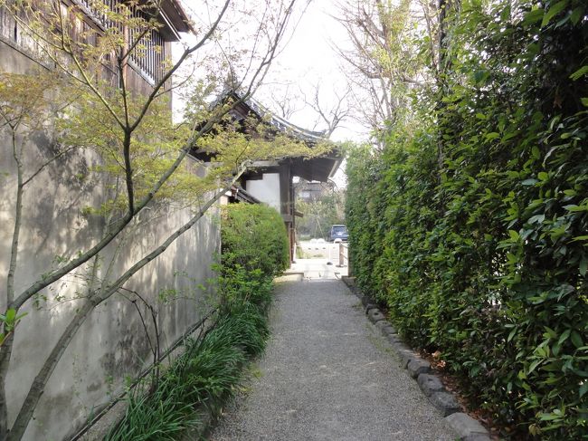 「正面（東門）」　へ向かいます。