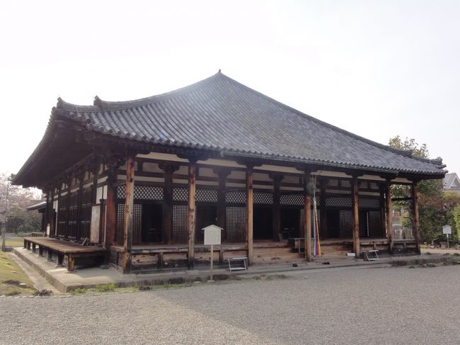 「寄棟造」、「瓦葺」　の構造です。