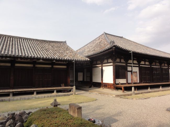 右が　「極楽坊本堂」　、<br /><br /><br />左が　「極楽坊禅室」　です。