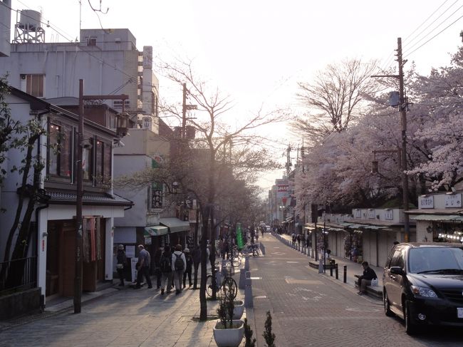 「三条通り」　を通って　「ＪＲ奈良駅」　へ向かいます。