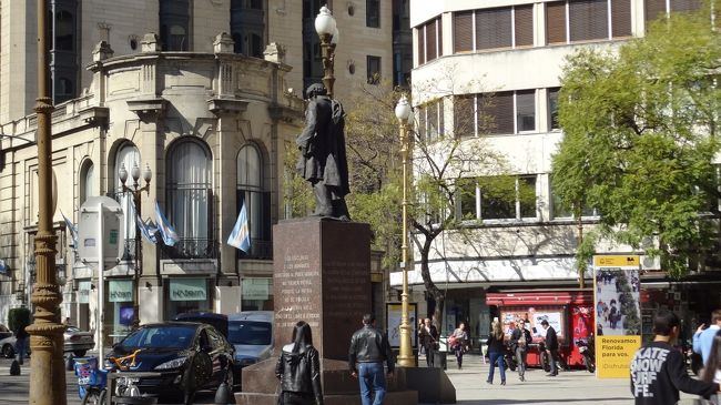 Galerias Pacifico で両替とお土産調達を済ませ、今度は"世界の美しい本屋さん"第2位に選ばれたことのある、「El Ateneo」へ向かう。