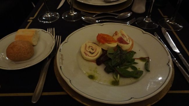 まずはディナー。<br /><br />こちらは前菜。