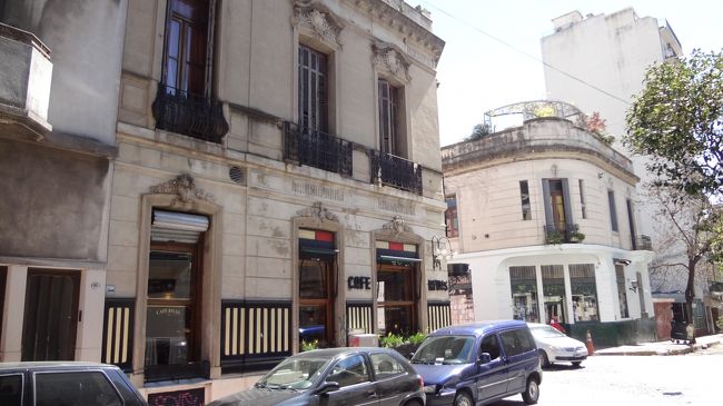 天気が良くてなによりだけど、石畳にはきっと雨も似合うはず。