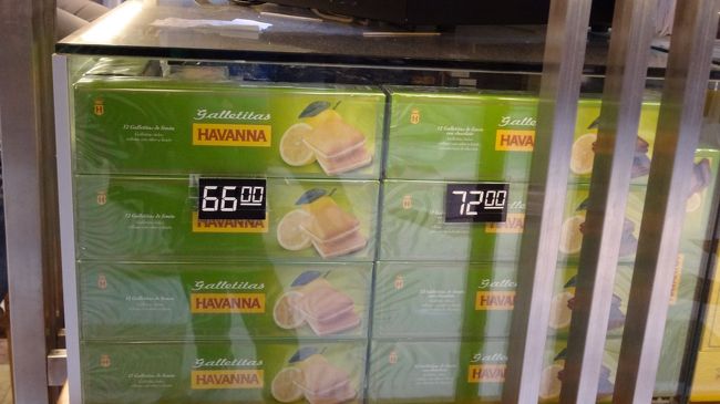 大きめのサイズは個包装でないタイプ。<br /><br />男性にはチョココーティングのない、かつこちらのレモン味の方がウケが良さそう。