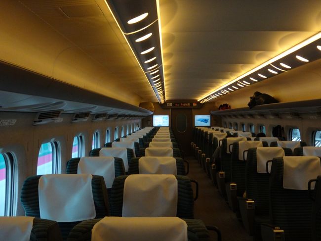 　結構いいでしょ！　座席の幅も前後も広いので、楽でした。<br />　のろいけど・・・<br />　お客さんも結構乗っていて、(家族連れが多かった)<br />　みんなも使っているんだ、と思ったけど、静岡までで、ほとんど降りてしまい、結局京都まで、座っていたのは私たちぐらいでした。<br />　みんな　短距離に使うようです。