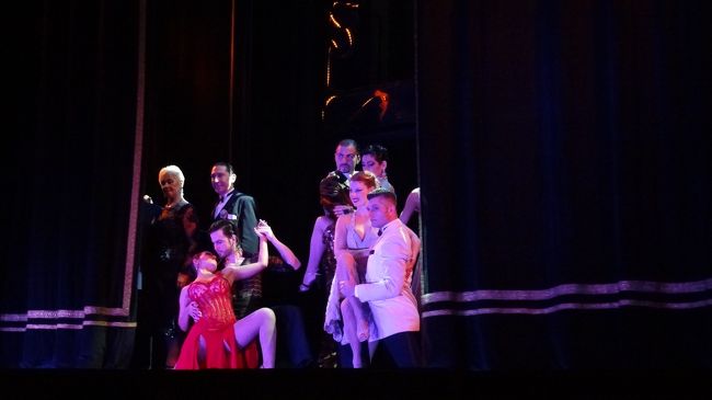 ポーズを決めて幕が下りる。<br /><br />タンゴって情熱的でエロティックなダンスなんだなあ。