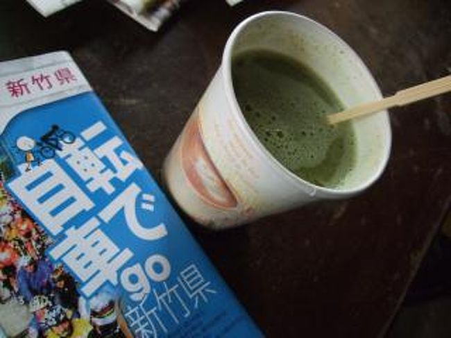 ２０元で、お腹が膨れるほどの客家擂茶を戴きました。<br /><br />「こうせん」って呼んでいたと思うけど、大昔にお婆ちゃんに作ってもらった、麦焦がしに似てる。<br />懐かしい味・・<br />お姉ちゃんはここで買ったけど、私はスーパーで、１カップ用の袋にパックされた、インスタントのを買った。<br />お菓子と一緒に、ばらしてお友達へのお土産にした。<br />