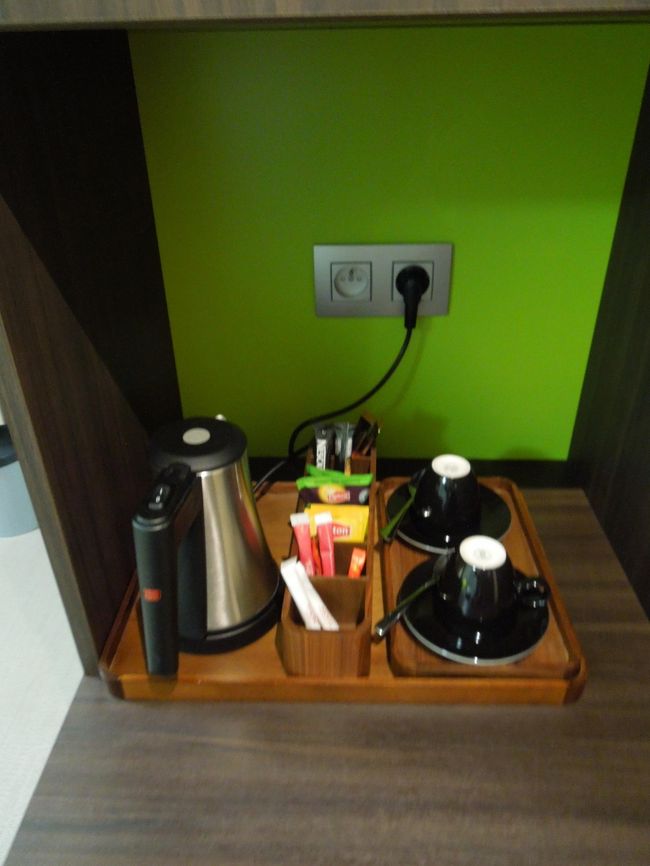 ポットも置いてありました。<br />これは大変助かります。<br />紅茶・コーヒーがあります。