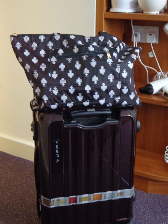 朝食と荷造り終了。<br /><br />柔らかい物体や壊れてもいい物体はスーツケースに。ベルギーチョコレートや壊れやすい物体はサブバッグに。<br />