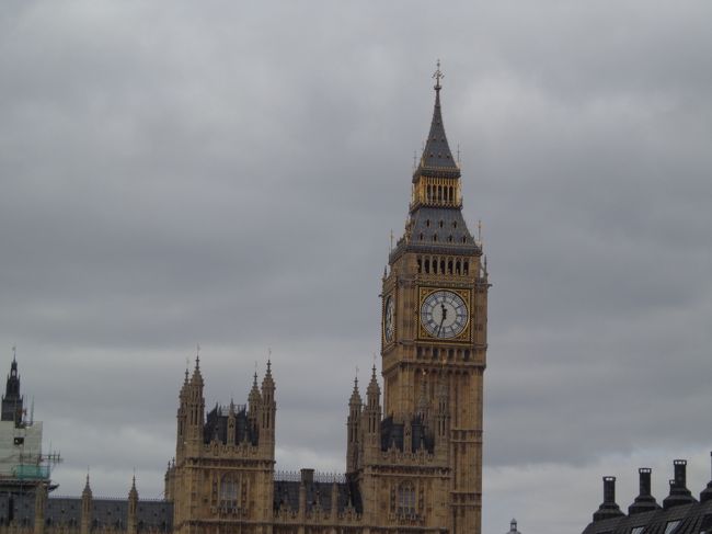 ビッグ・ベ〜ン！<br /><br />正式名称，現在は「エリザベス・タワー」ですね。