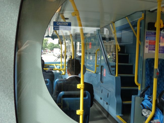 ウェストミンスターからバスでピカデリーサーカスに向かいます。<br /><br />さすがに道はひどく渋滞していました。