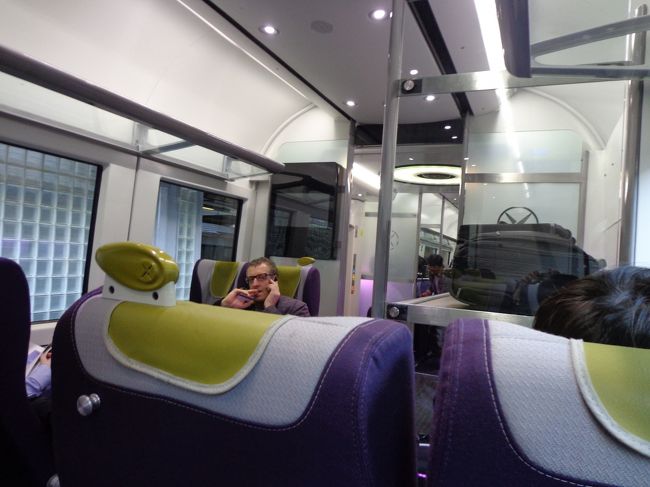 さて，ロンドンともさようならの時。<br /><br />ヒースローエクスプレスで空港へ向かいます。