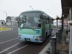 　7時10分発の快速に乗り、8時27分に栃木で下車した。栃木駅の駅舎は昭和3年に普請された味わいのあるものであったが、平成15年に現在の新駅舎になってしまっている。旧駅舎の一部は別の場所で保存されているとのことであるが、今日は訪問している余裕はない。
　8時45分の市営バスで、満願寺（出流観音）へと向かう。以前は関東バスの路線であったものであり、それが廃止対象となってしまったため、現在は行政が代替路線を運行している。

＠「ふれあいバス」