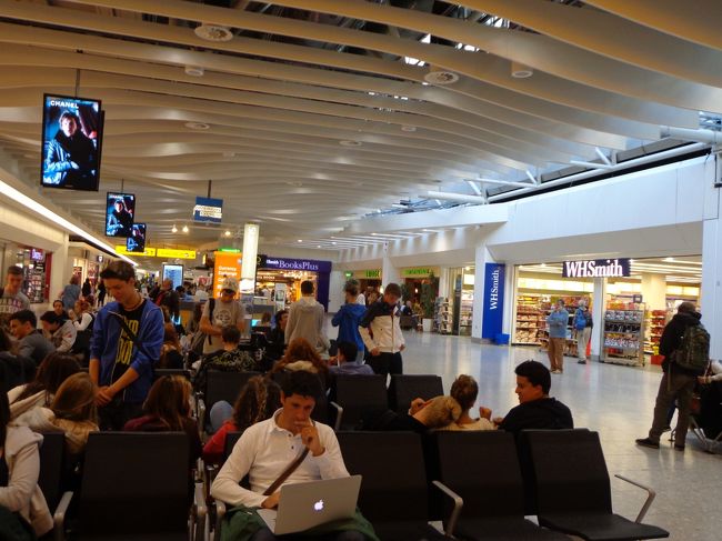 ターミナル４の免税店はしょぼいしょぼいしょぼい。<br /><br />