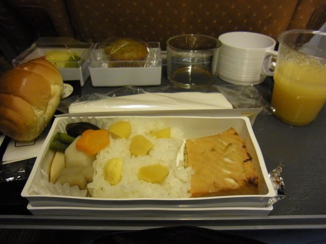 朝食…「鮭の吹き寄せごはん」とかなんとかに魅かれてしまいましたが、<br />洋食にすべきでした。