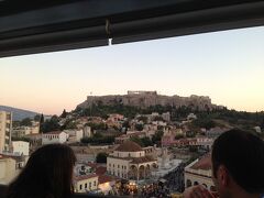 アクロポリスを見ながら飲めるバー