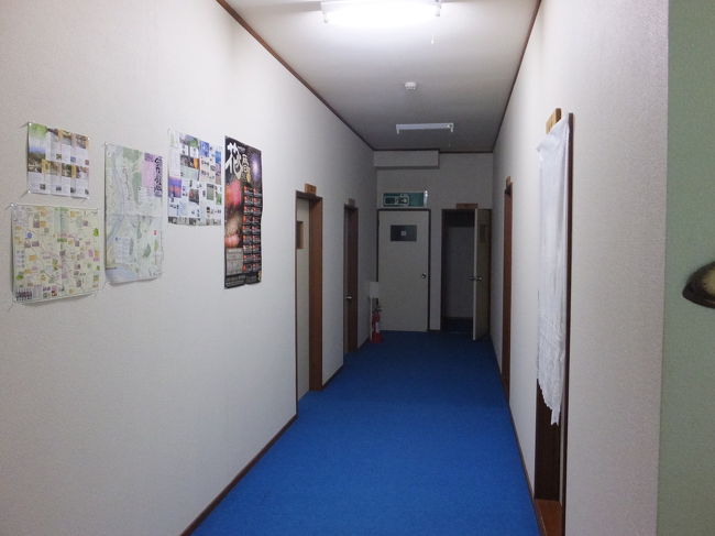 2階のお部屋です。今回泊まった部屋はこの写真とは反対側にありました。<br /><br />この日は私たちの他に2階に1人お客さんがいたようです。