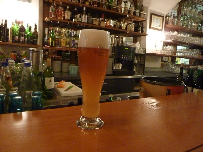 ミュンヘンに着いてみると気温は8度と寒く、しかも雨。<br />コートやダウンジャケットを着てる人が多い。<br />春風に誘われて、と言っていたのは誰だよ。<br />落ち着いたらヴァイスビールですね。<br /><br />別のブログにも記事を書きました。<br />http://blog.livedoor.jp/qz2010il/archives/1539737.html