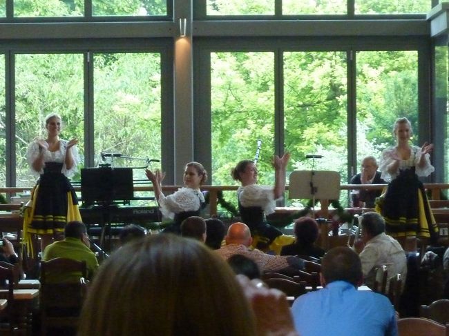 ネットで見つけた　Beer and Brewery Tour というのに参加（２２ユーロ）。<br />歩いて回るツアーで予約なしでも参加できます。<br /><br />ブログに書いてます。<br />http://blog.livedoor.jp/qz2010il/archives/1540596.html<br />