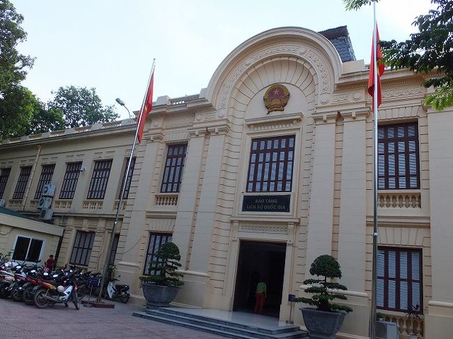 歴史博物館にも行ってきました。<br /><br />そうそう、ベトナムのトイレ、結構構えていたのですが、こういった施設をうまく利用すればあぶない？トイレには当たりません。<br /><br />どこのトイレもそこそこきれいです。