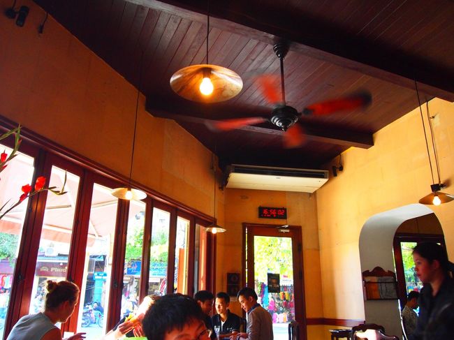 ここのお店も圧倒的に欧州人が多かったです!<br />ハノイにしてはちよっとお高めの値段設定でした!