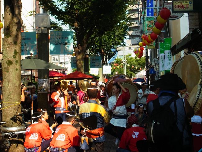 お盆時期の徳島。<br />徳島入りすると町のいたるところがお祭りムードです。<br />