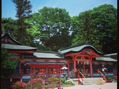 
最初の目的地は，京都西院春日神社。


ここのオリジナル御朱印帳に一目惚れしてしまい
最初の御朱印帳は絶対ここの！と決めていたのです。

境内には交通・旅行の神である還来(もどろき)神社が
あり，今回の旅の安全を祈りました。




というのも，このあたり道がものっそい狭くて；；
旅のしょっぱなから擦りそうになってヒヤヒヤしたのです。


ナビ，神社の本殿を目的地設定してくださり，境内東側に
到着。しかし駐車場は反対の西側という…

この旅いちばんのハラハラスポット。



