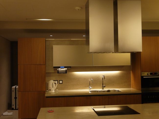 キッチン<br />大理石のカウンターキッチン