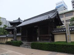15:23

上の出口から出るとすぐ目の前（右側）が東長寺です。空海が初めて作った真言宗のお寺です。


東長寺(Tochoji Temple)
拝観料(Admission) \0