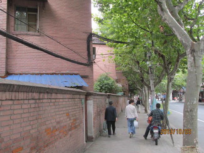 龍昌路沿いに並んで建っています。<br />