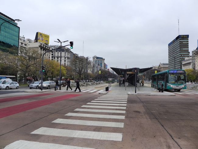 バス専用レーンもあります。